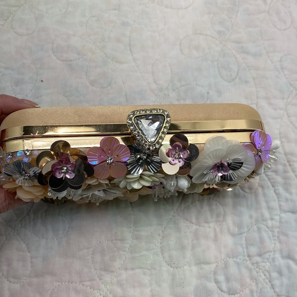 Floral Beaded Embellished Cream and Pink Clutch with Gold handle and chain. - Picture 11 of 16